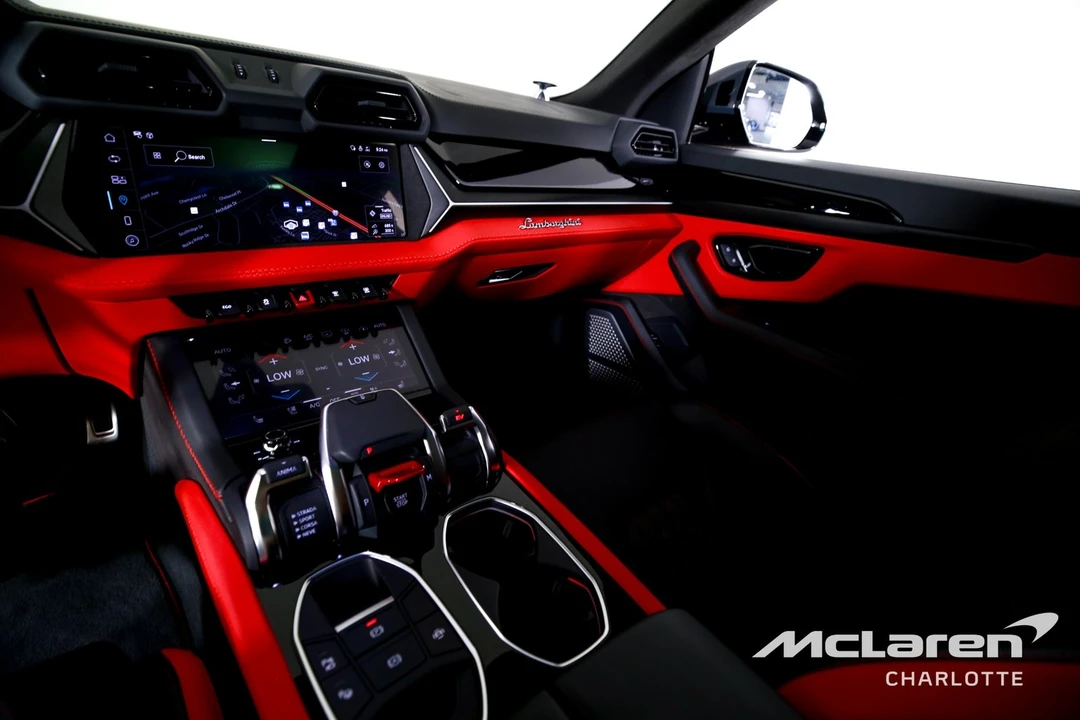 2025 Lamborghini Urus SE - Image 15 of 31