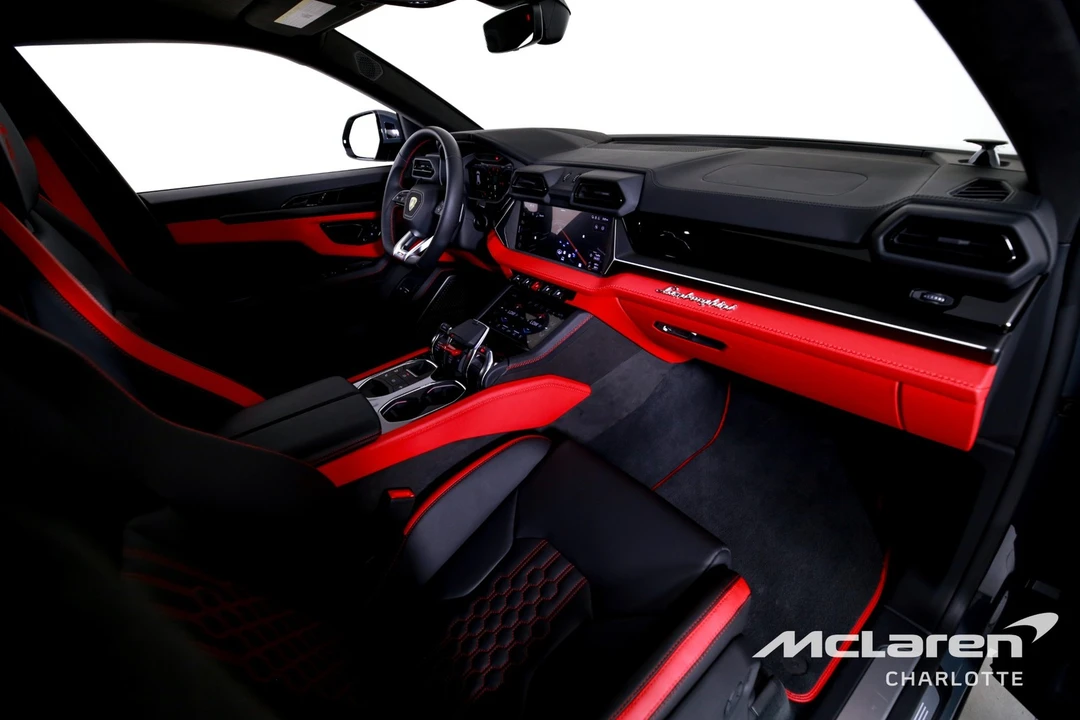 2025 Lamborghini Urus SE - Image 29 of 31