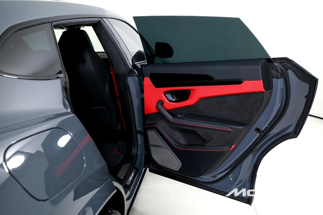 2025 Lamborghini Urus SE - Image 24 of 31
