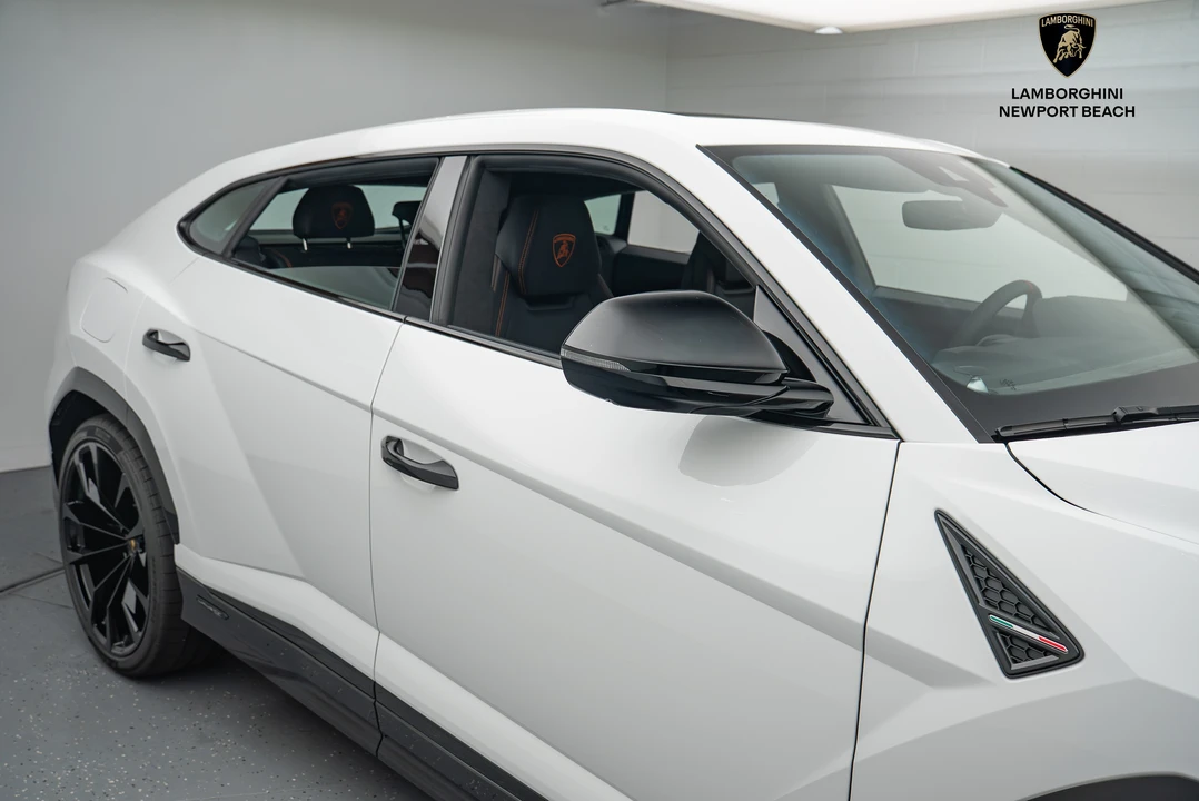 2025 Lamborghini Urus SE - Image 4 of 31