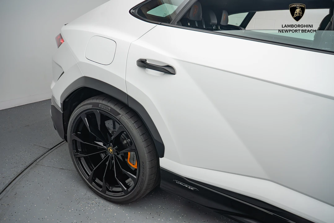 2025 Lamborghini Urus SE - Image 7 of 31