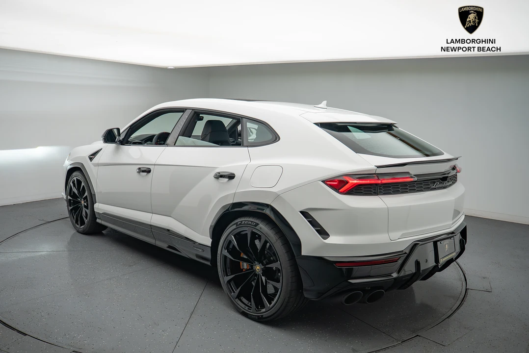 2025 Lamborghini Urus SE - Image 13 of 31