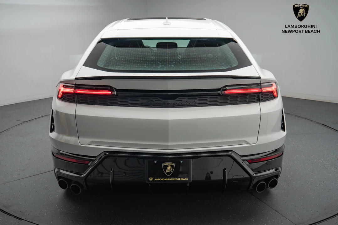 2025 Lamborghini Urus SE - Image 15 of 31