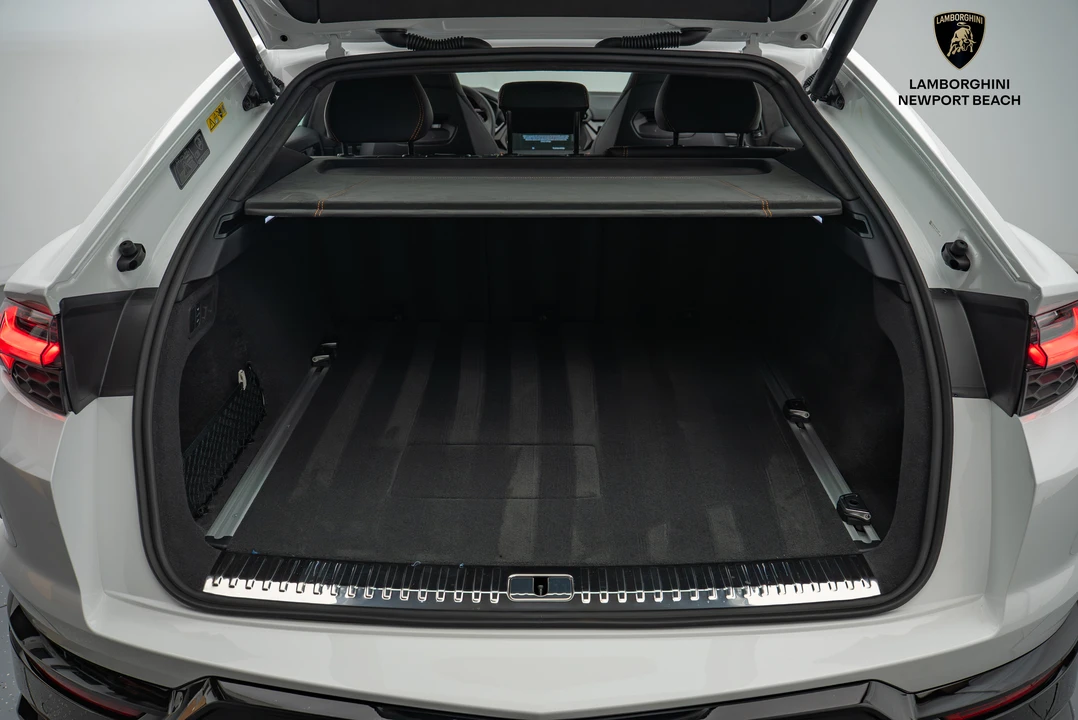 2025 Lamborghini Urus SE - Image 16 of 31