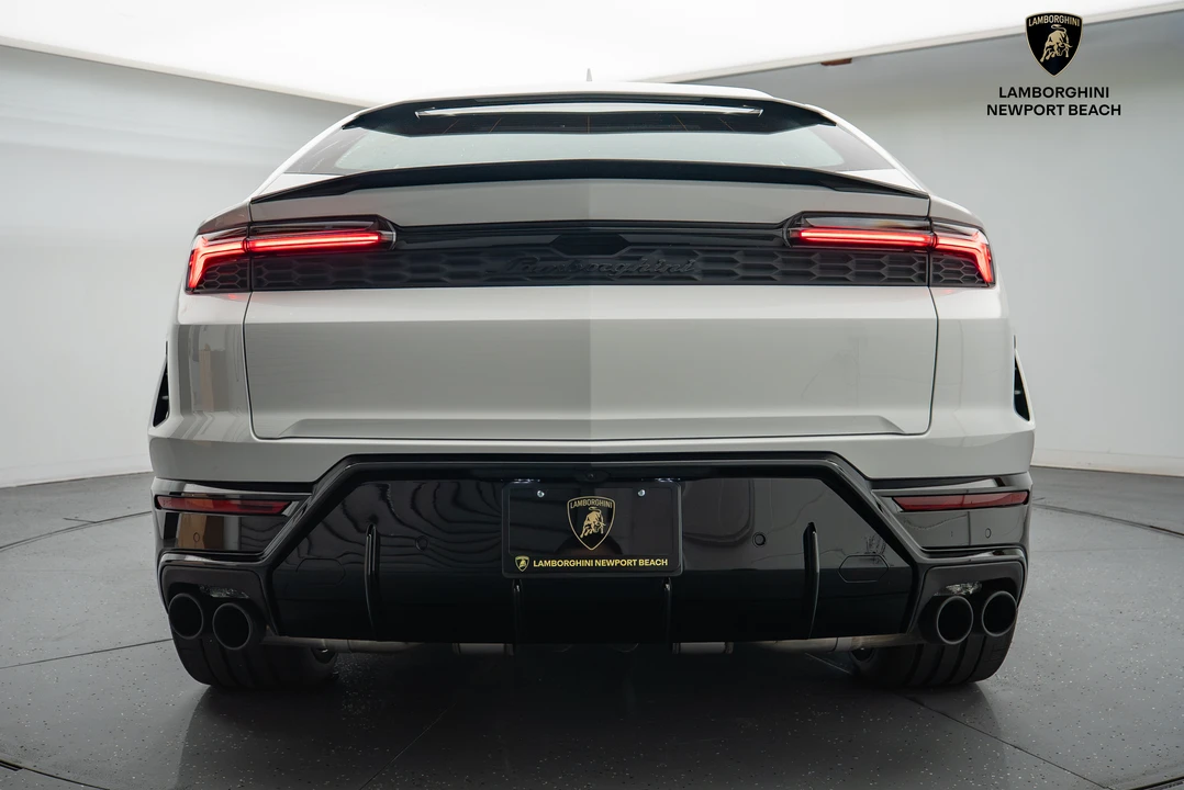 2025 Lamborghini Urus SE - Image 17 of 31