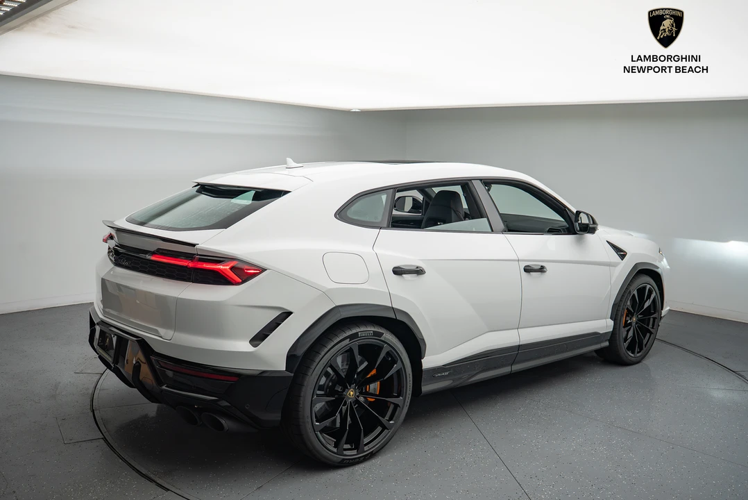2025 Lamborghini Urus SE - Image 18 of 31