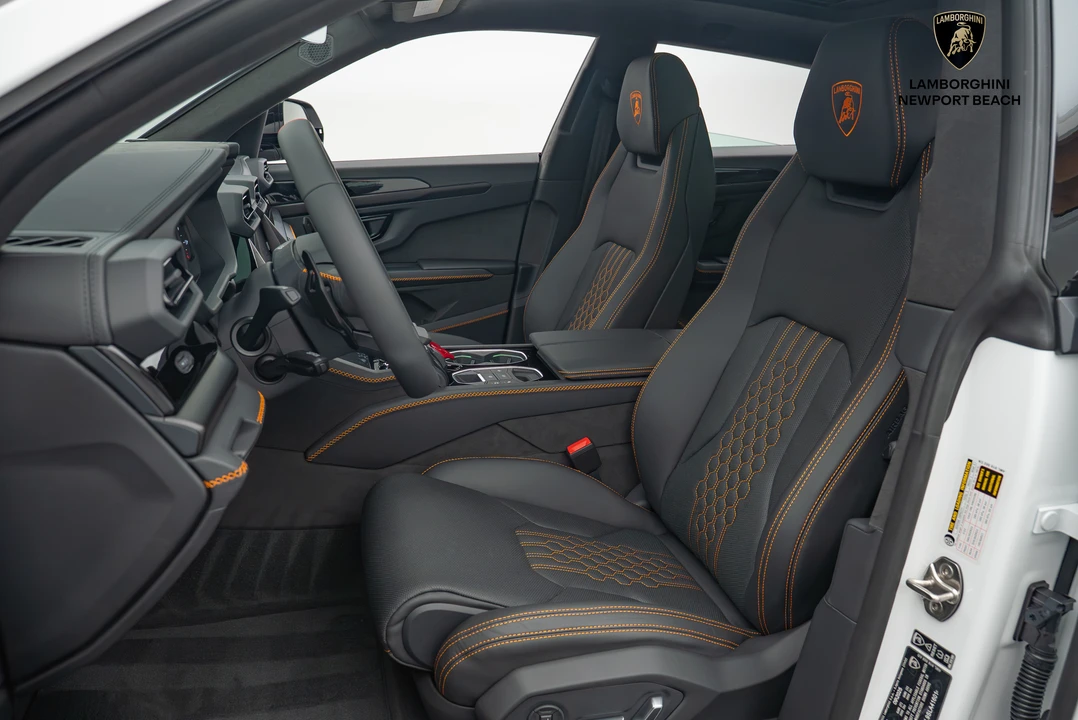 2025 Lamborghini Urus SE - Image 21 of 31
