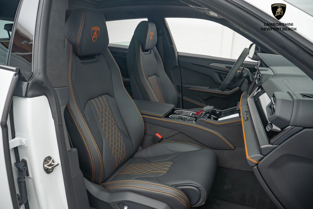 2025 Lamborghini Urus SE - Image 22 of 31
