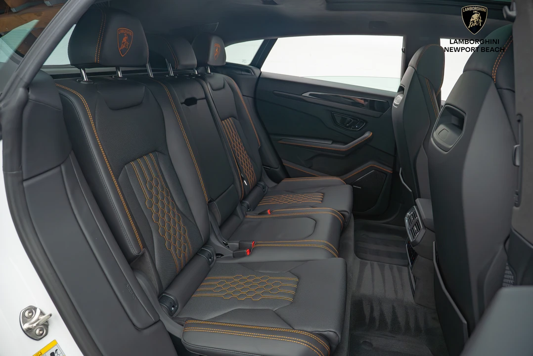 2025 Lamborghini Urus SE - Image 24 of 31