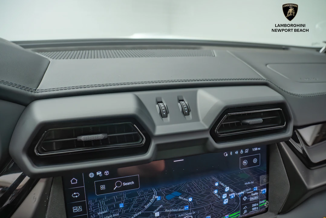 2025 Lamborghini Urus SE - Image 28 of 31