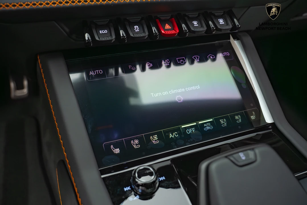 2025 Lamborghini Urus SE - Image 30 of 31