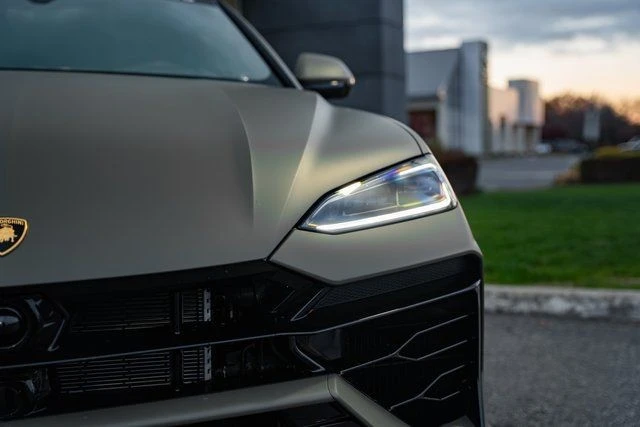 2025 Lamborghini Urus SE - Image 8 of 21