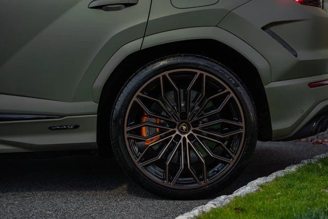 2025 Lamborghini Urus SE - Image 15 of 21