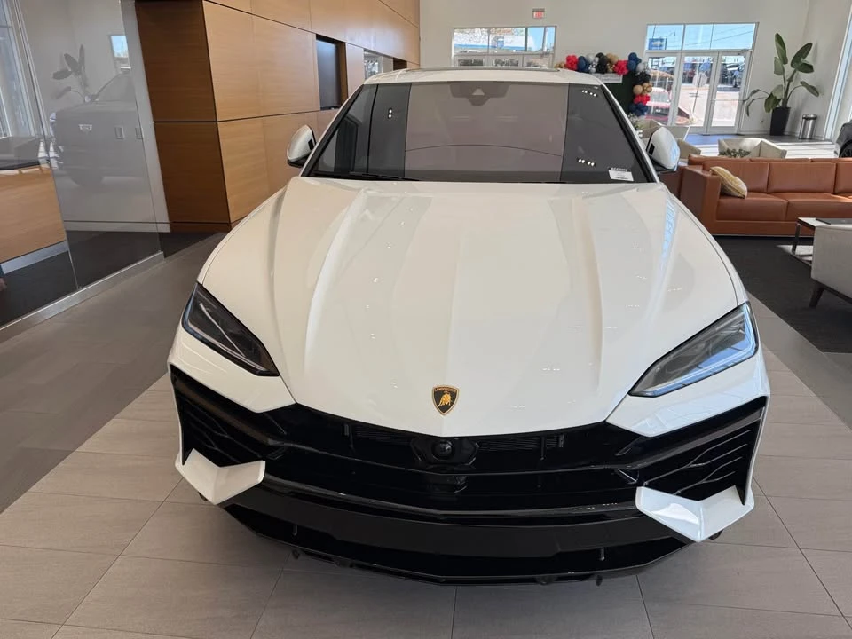 2025 Lamborghini Urus - Image 2 of 11