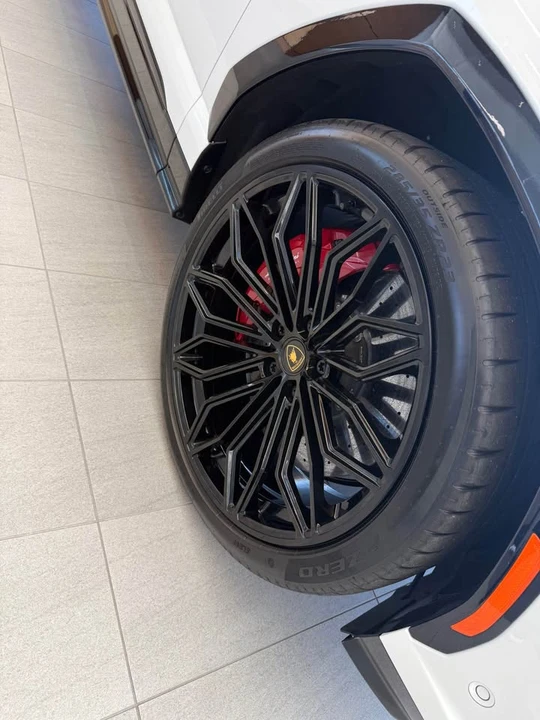 2025 Lamborghini Urus - Image 4 of 11