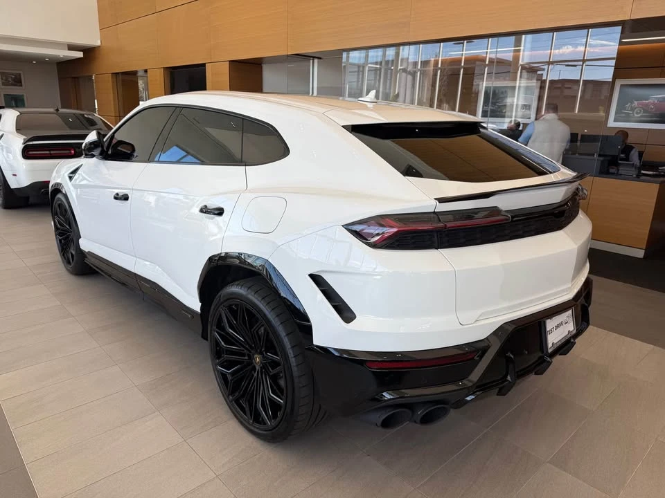 2025 Lamborghini Urus - Image 11 of 11