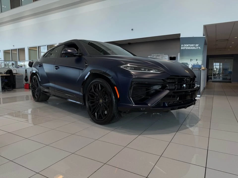 2025 Lamborghini Urus - Image 2 of 10