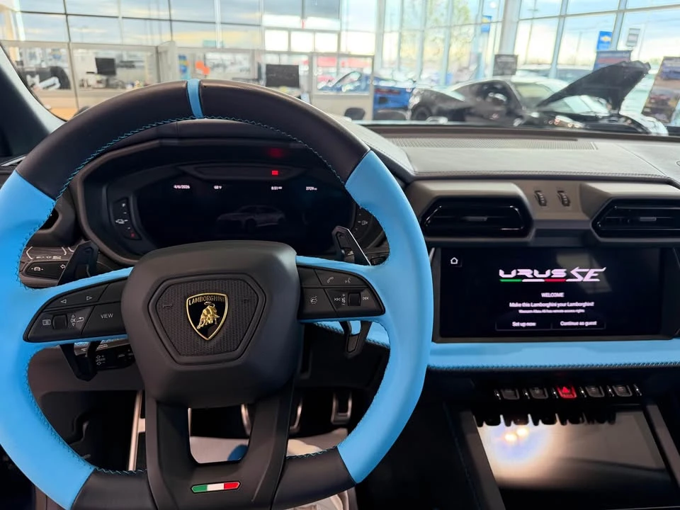 2025 Lamborghini Urus - Image 7 of 10