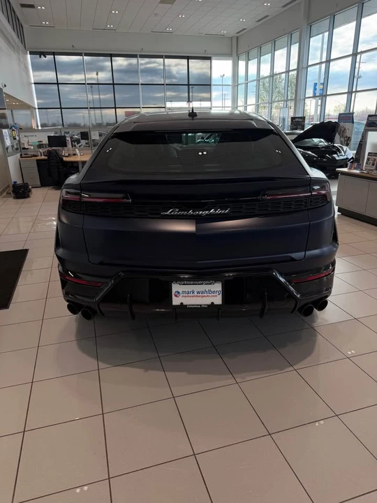 2025 Lamborghini Urus - Image 5 of 10