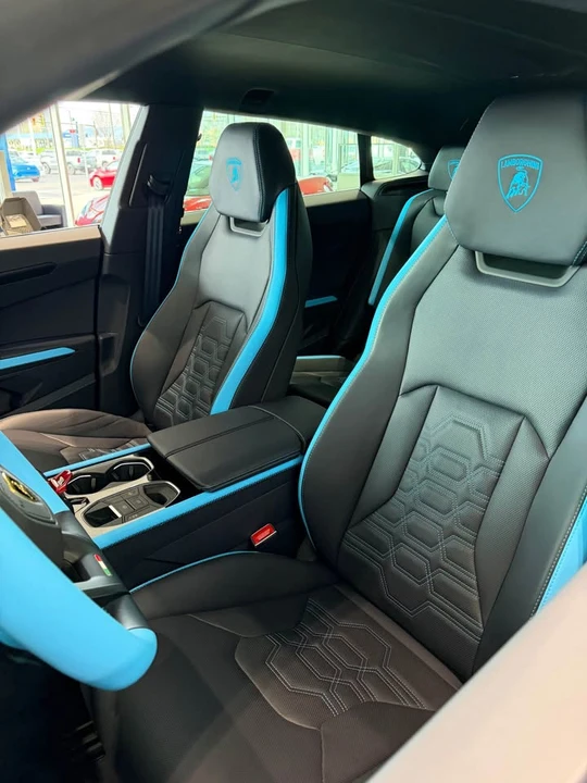 2025 Lamborghini Urus - Image 9 of 10