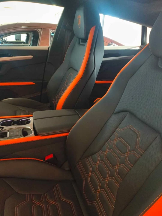 2025 Lamborghini Urus - Image 13 of 18