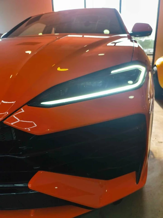 2025 Lamborghini Urus - Image 17 of 18