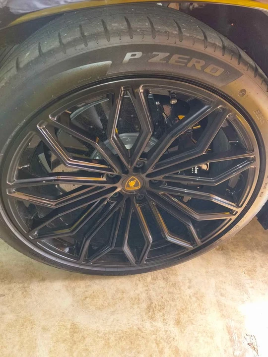 2025 Lamborghini Urus - Image 10 of 18