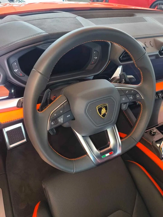2025 Lamborghini Urus - Image 16 of 18