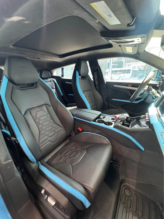 2025 Lamborghini Urus SE - Image 9 of 10