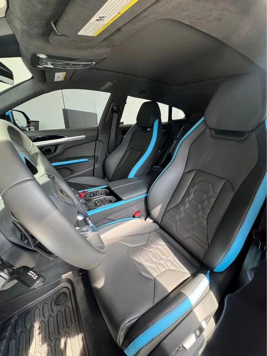 2025 Lamborghini Urus SE - Image 7 of 10