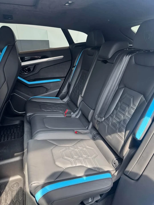 2025 Lamborghini Urus SE - Image 5 of 10