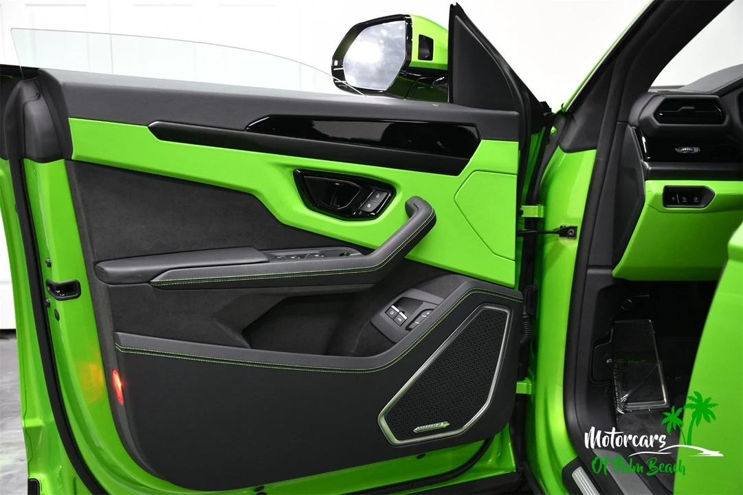 2025 Lamborghini Urus - Image 19 of 21