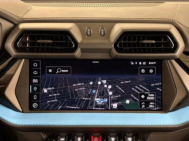 2025 Lamborghini Urus - Image 13 of 31