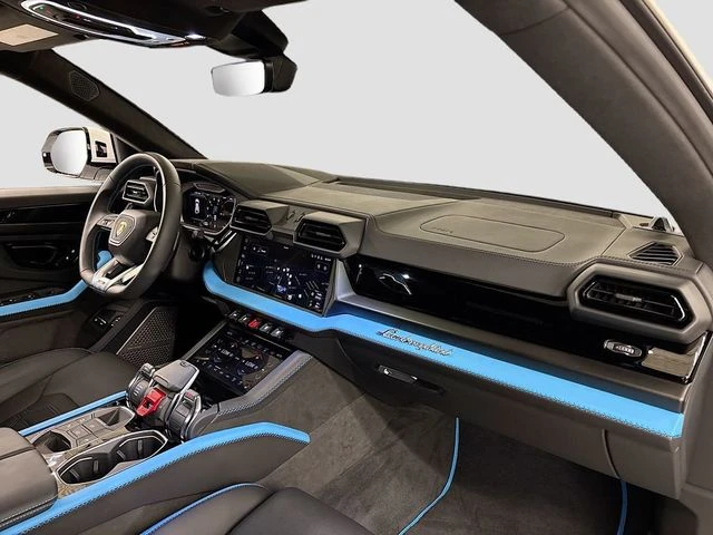 2025 Lamborghini Urus - Image 15 of 31