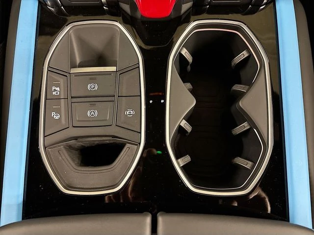 2025 Lamborghini Urus - Image 21 of 31