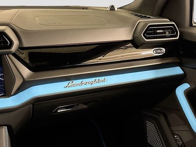 2025 Lamborghini Urus - Image 22 of 31