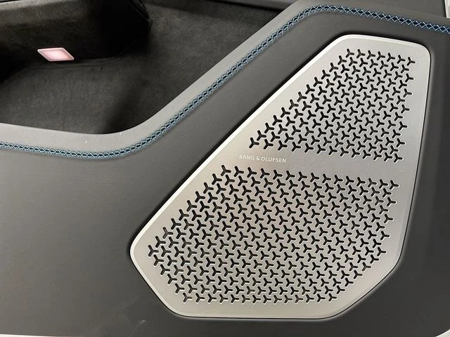 2025 Lamborghini Urus - Image 25 of 31