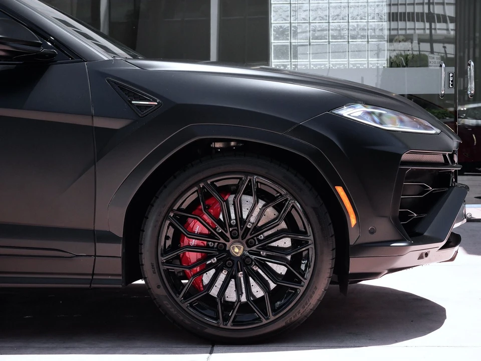 2025 Lamborghini Urus - Image 9 of 27