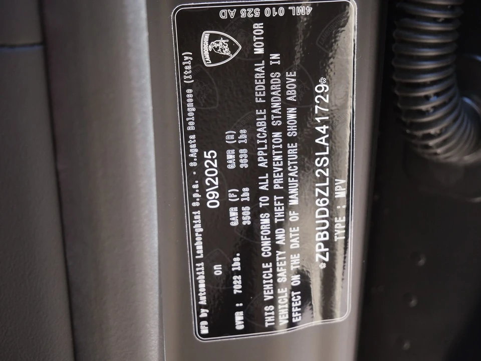 2025 Lamborghini Urus - Image 27 of 27