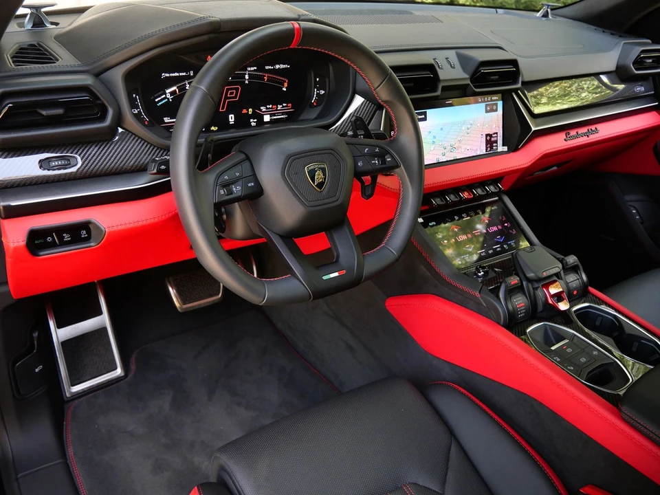 2025 Lamborghini Urus - Image 13 of 27