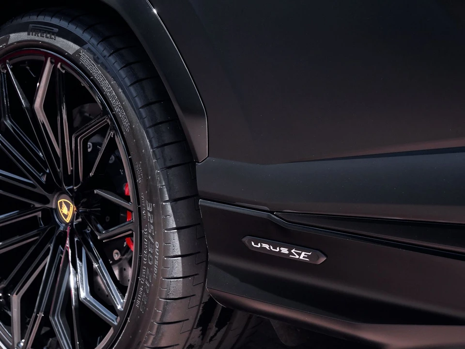 2025 Lamborghini Urus - Image 12 of 27