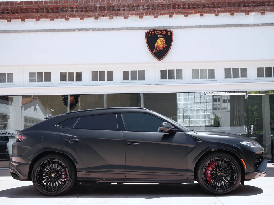 2025 Lamborghini Urus - Image 2 of 27