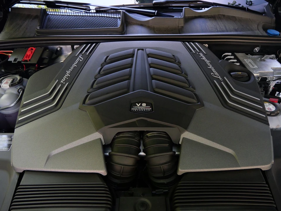 2025 Lamborghini Urus - Image 24 of 27
