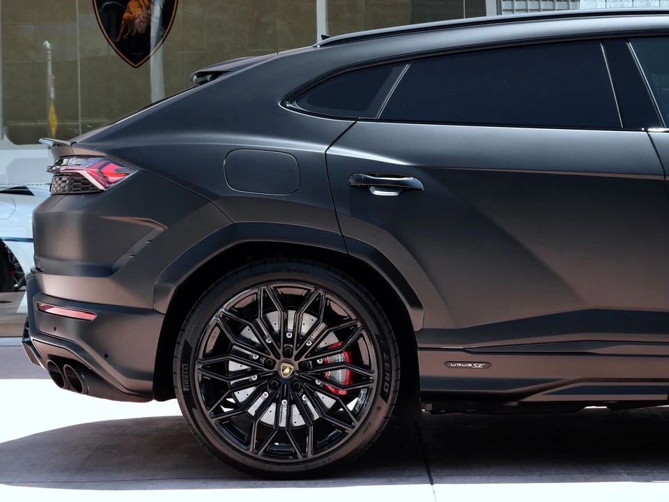 2025 Lamborghini Urus - Image 11 of 27