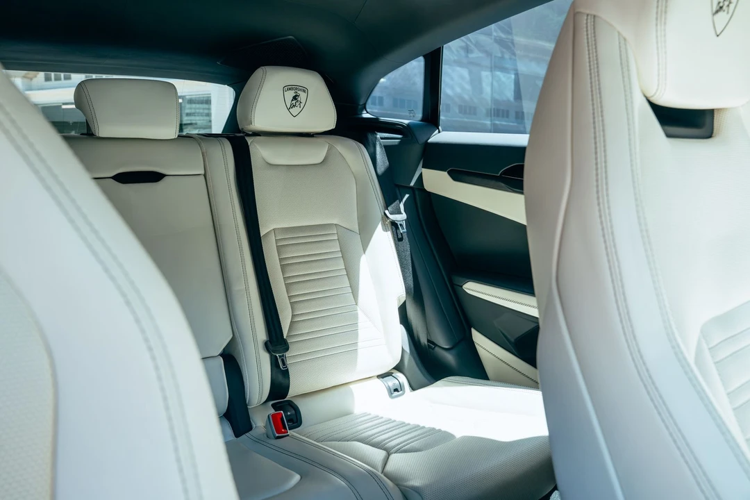 2025 Lamborghini Urus - Image 14 of 31