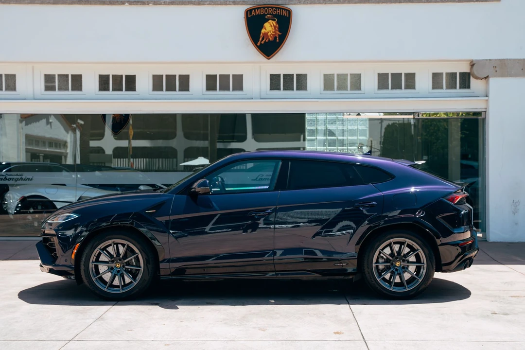 2025 Lamborghini Urus - Image 25 of 31