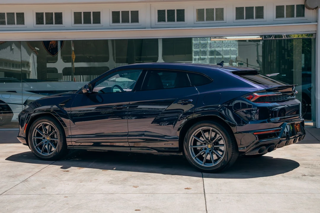 2025 Lamborghini Urus - Image 3 of 31