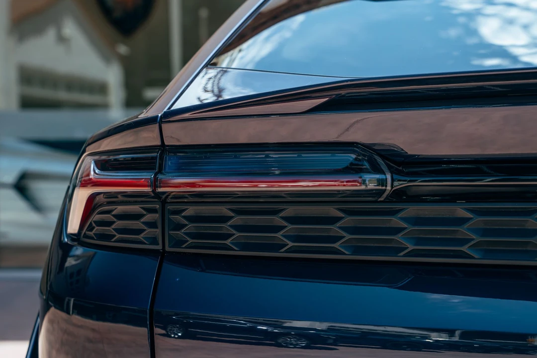 2025 Lamborghini Urus - Image 29 of 31