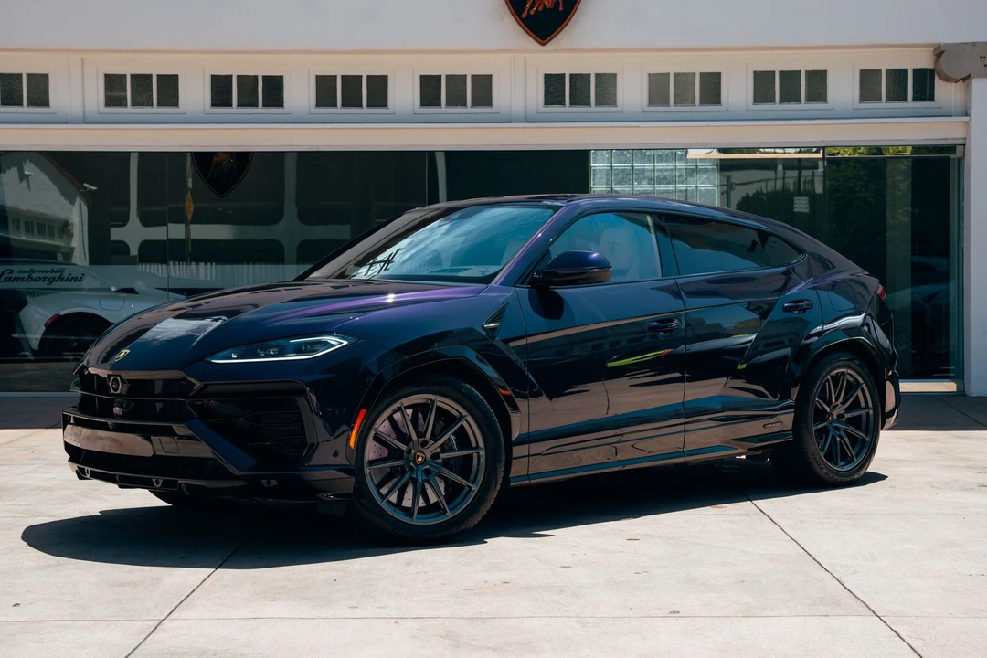 2025 Lamborghini Urus - Image 24 of 31