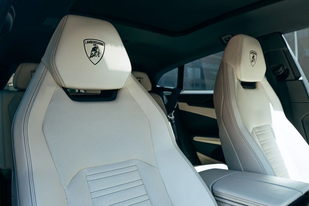 2025 Lamborghini Urus - Image 13 of 31